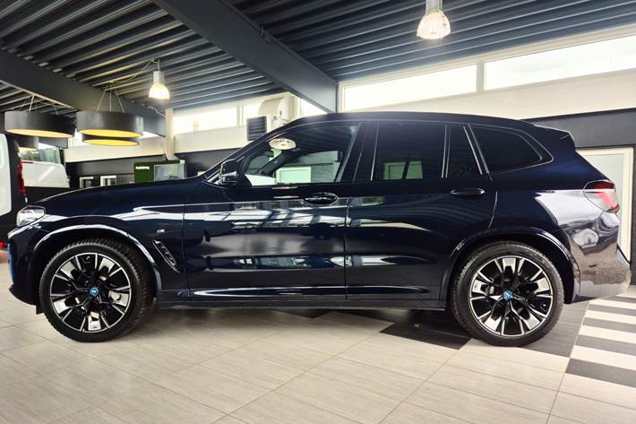 Sort BMW iX3 fra 2024