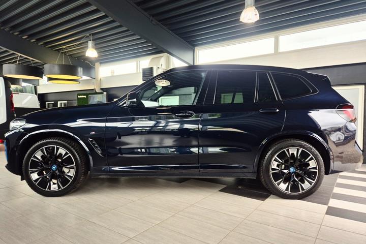 Sort BMW iX3 fra 2024