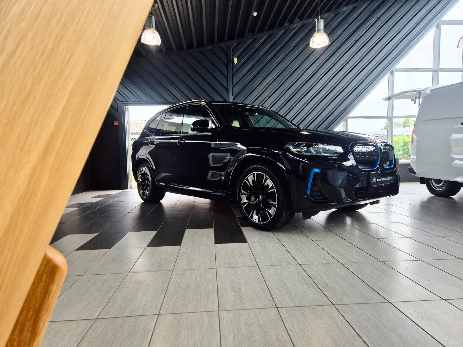 Sort BMW iX3 fra 2024