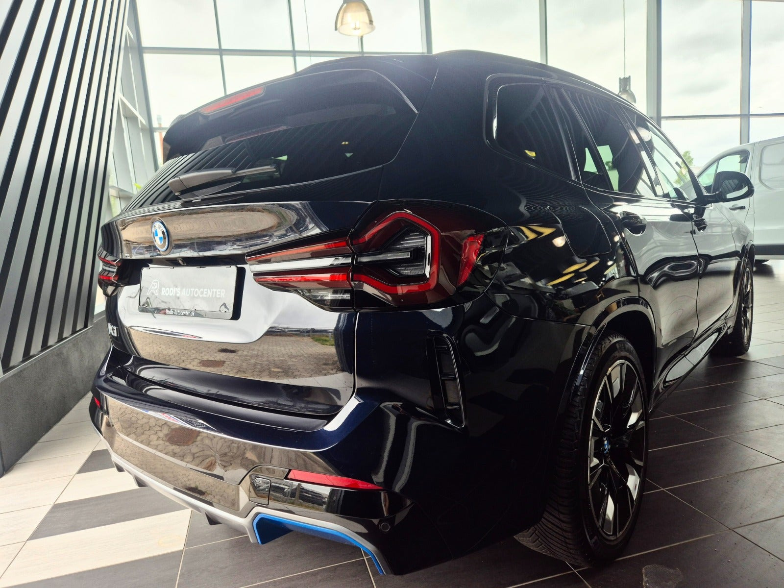 Sort BMW iX3 fra 2024