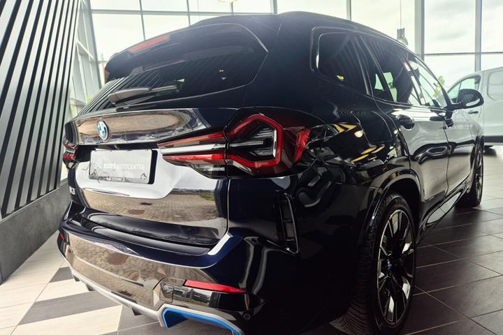 Sort BMW iX3 fra 2024