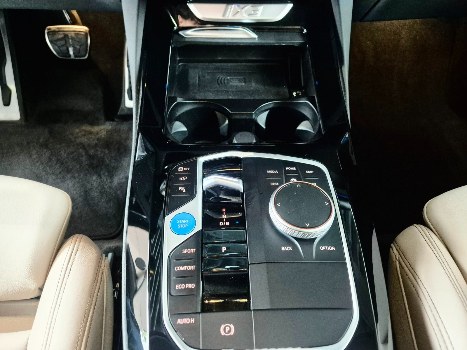 Sort BMW iX3 fra 2024