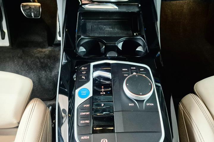 Sort BMW iX3 fra 2024
