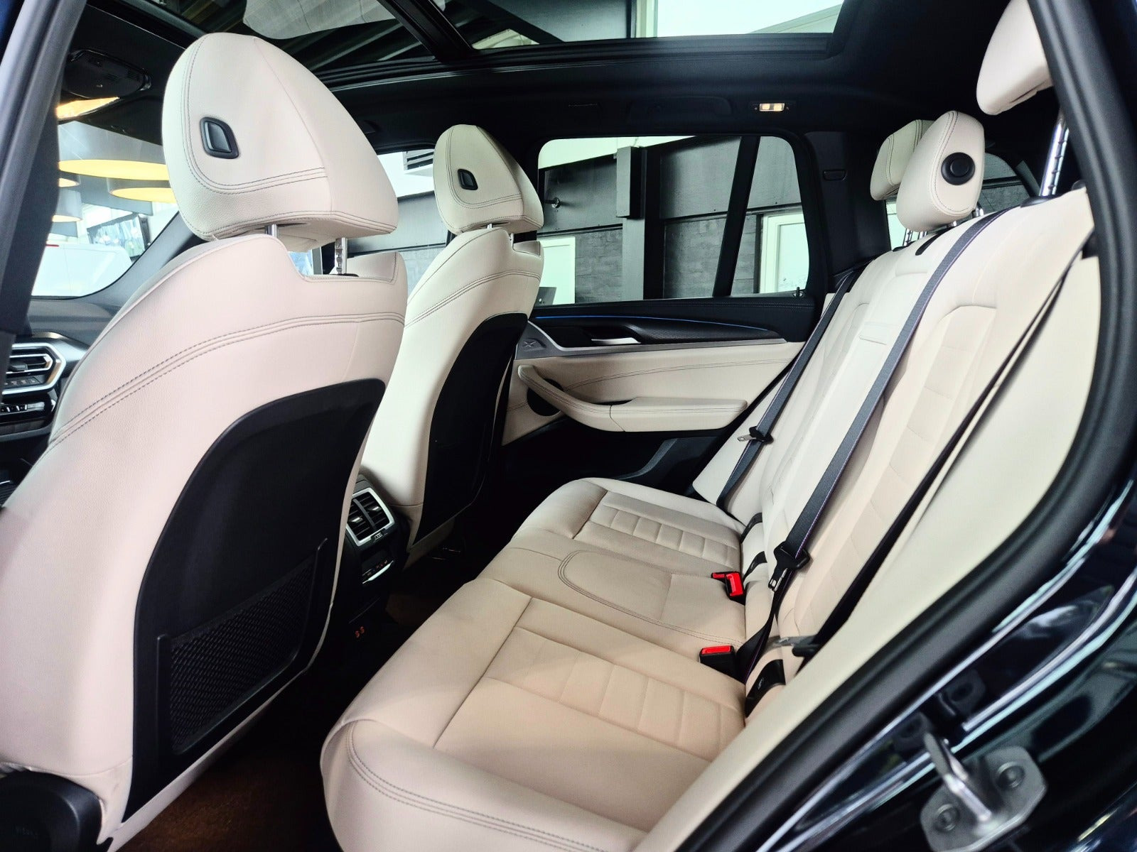Sort BMW iX3 fra 2024