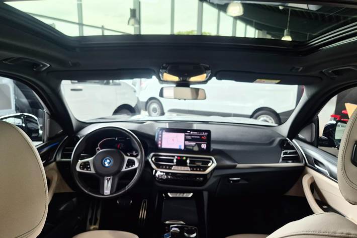 Sort BMW iX3 fra 2024