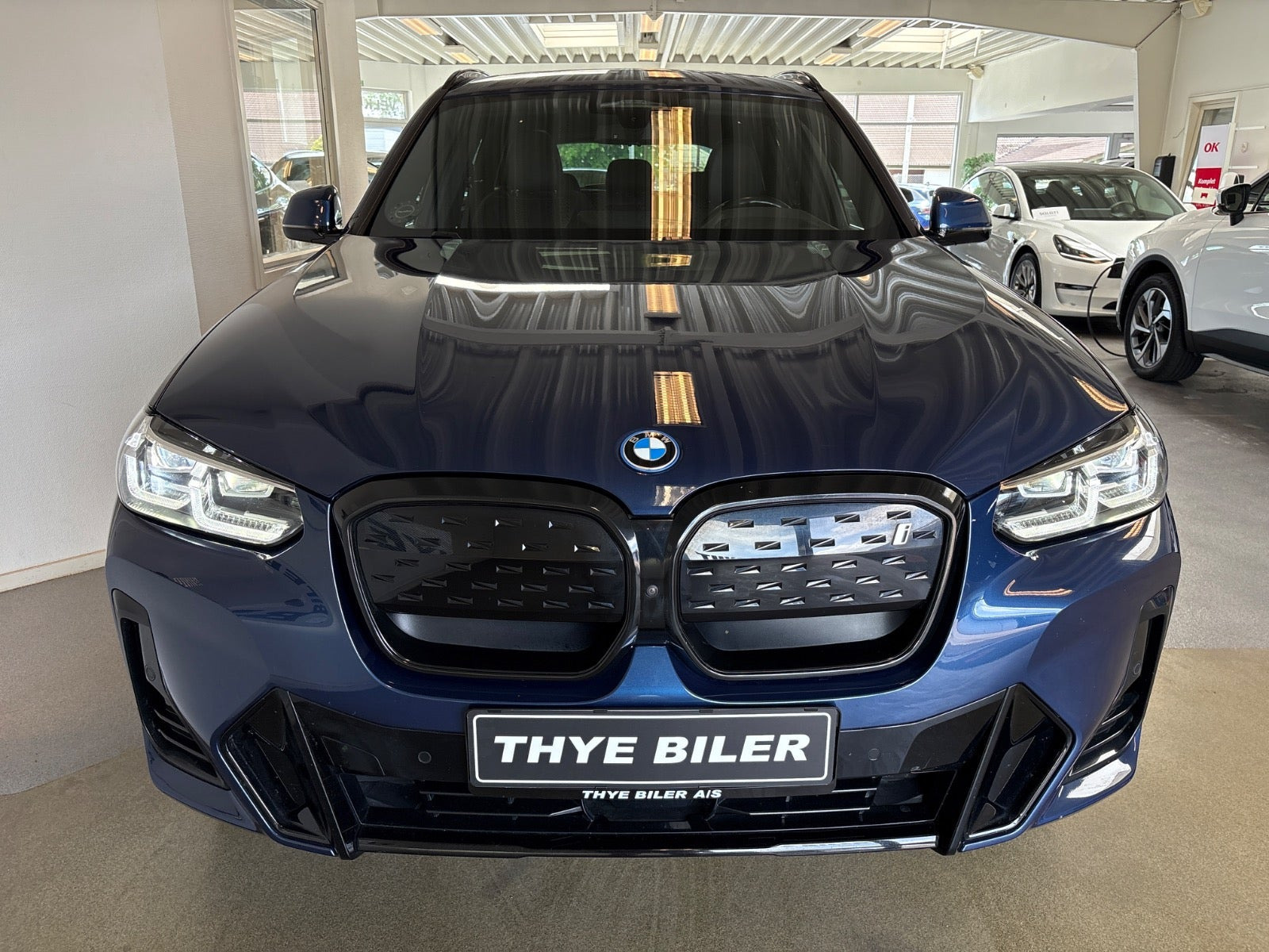 Blå BMW iX3 fra 2022