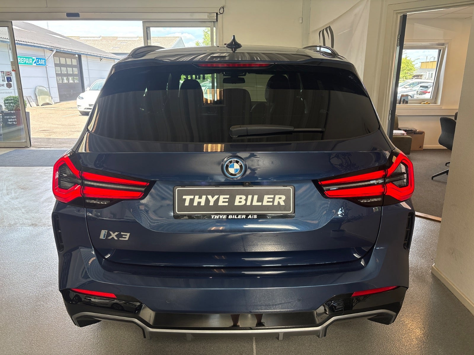 Blå BMW iX3 fra 2022