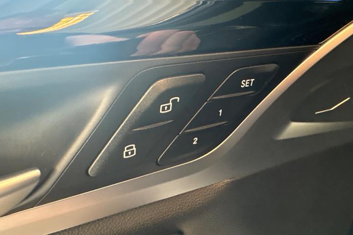 Blå BMW iX3 fra 2022