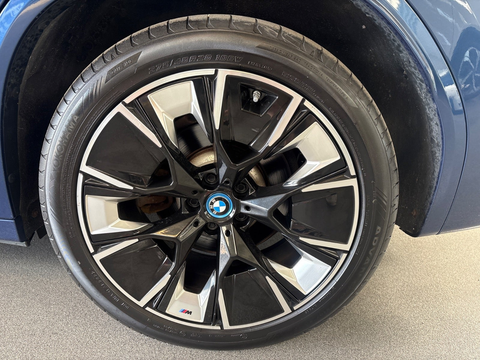 Blå BMW iX3 fra 2022
