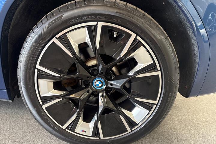 Blå BMW iX3 fra 2022