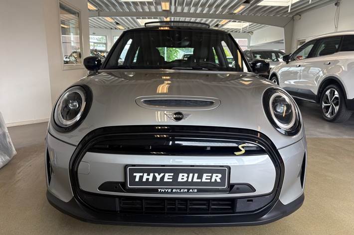 Sølv Mini Cooper SE fra 2023