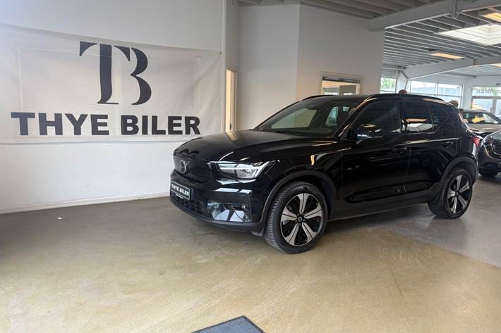 Sort Volvo XC40 fra 2023 set udefra