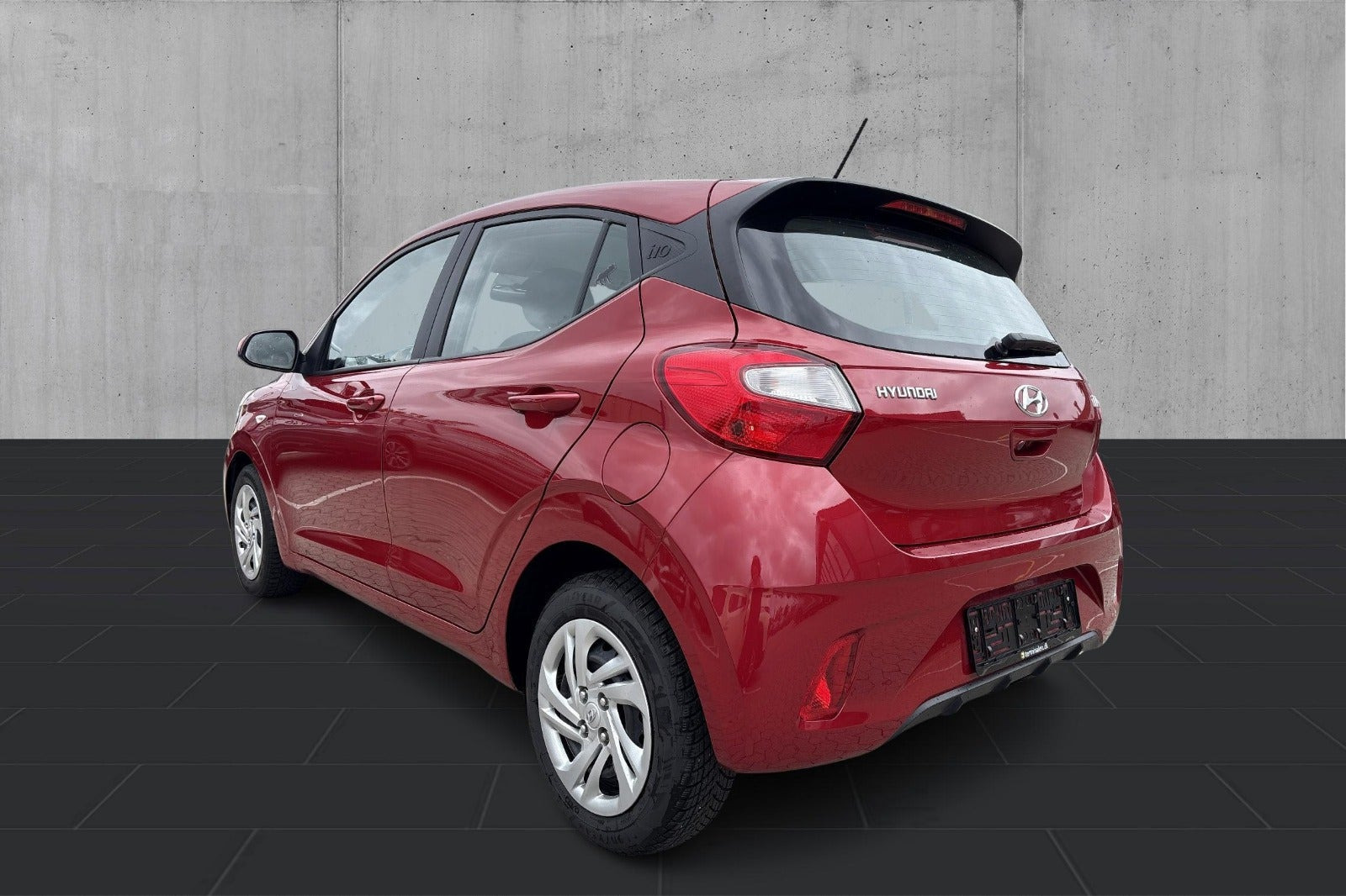 Rød Hyundai i10 fra 2022