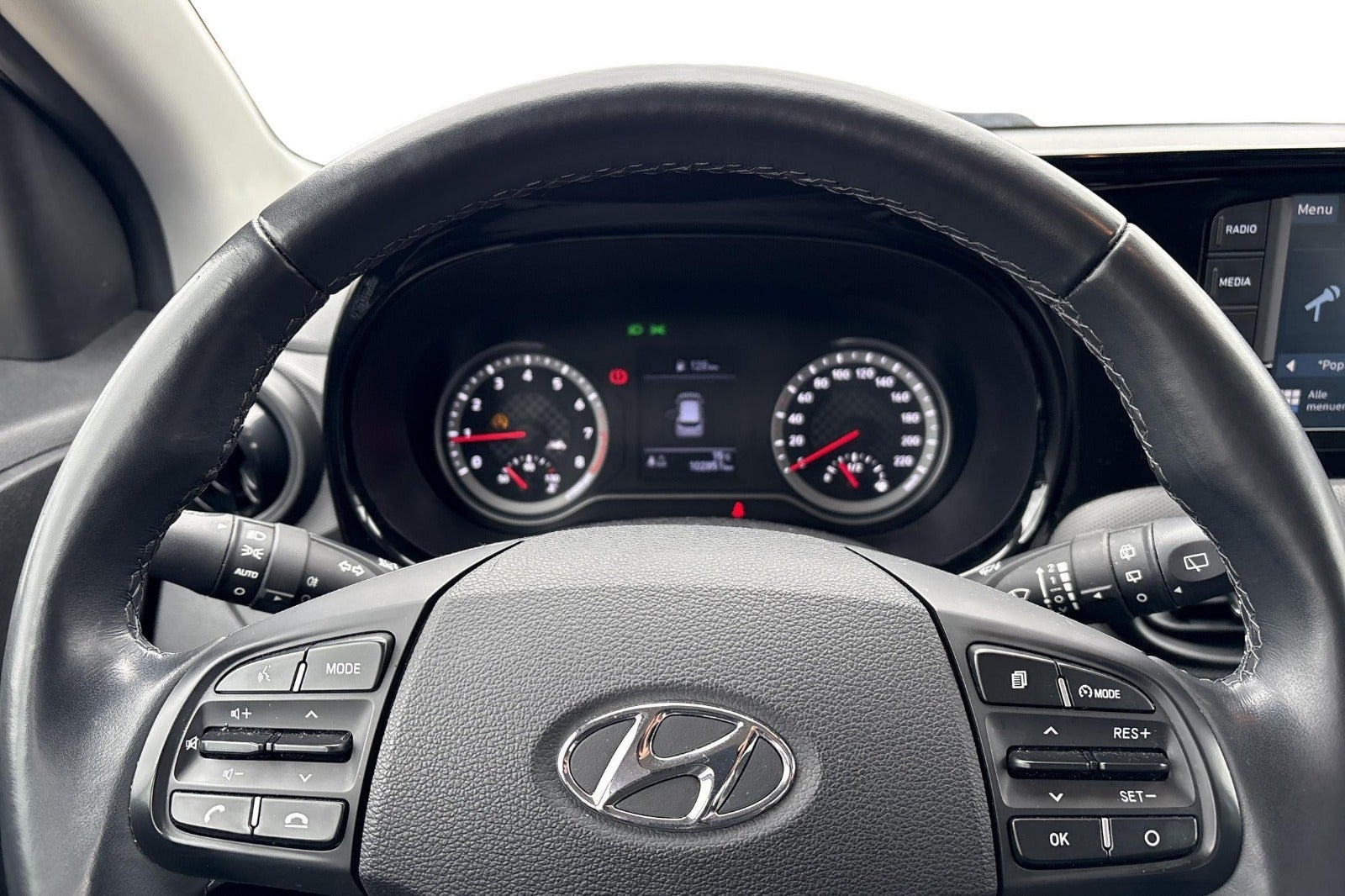Rød Hyundai i10 fra 2022