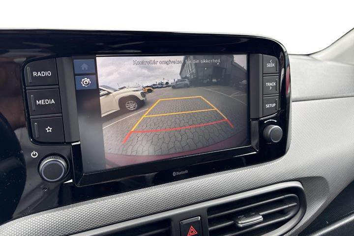 Rød Hyundai i10 fra 2022