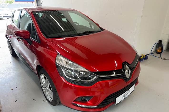 Rød Renault Clio IV fra 2019