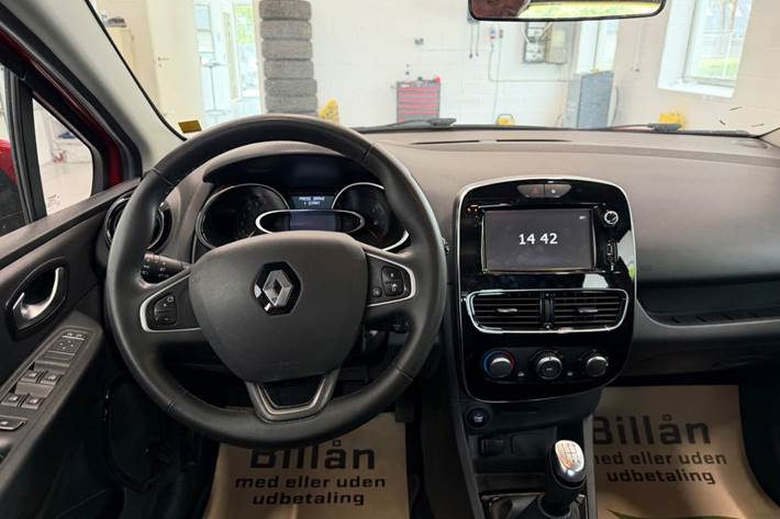 Rød Renault Clio IV fra 2019