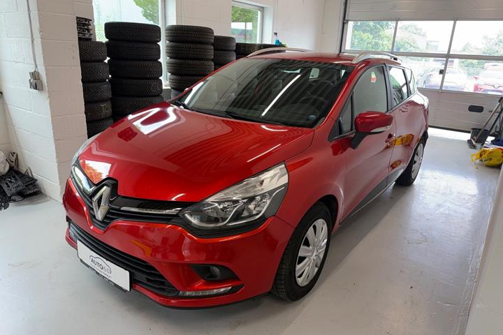 Rød Renault Clio IV fra 2017 set udefra
