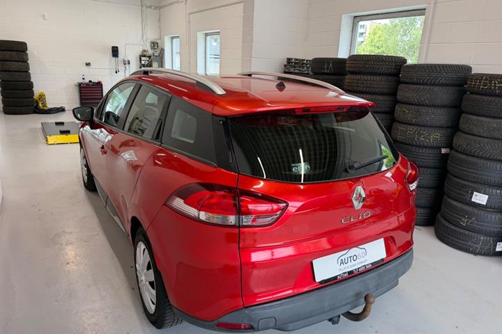 Rød Renault Clio IV fra 2017