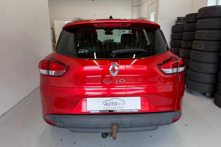 Rød Renault Clio IV fra 2017