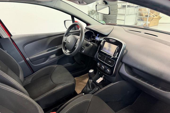 Rød Renault Clio IV fra 2017
