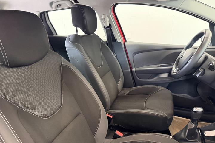 Rød Renault Clio IV fra 2017