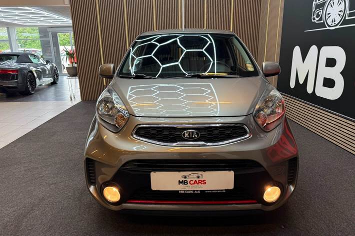 Beige Kia Picanto fra 2016