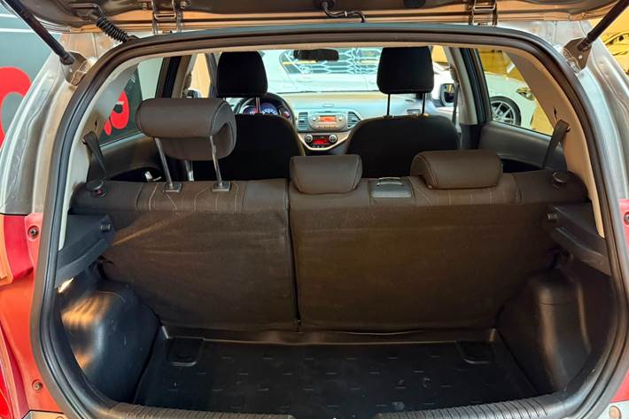 Beige Kia Picanto fra 2016