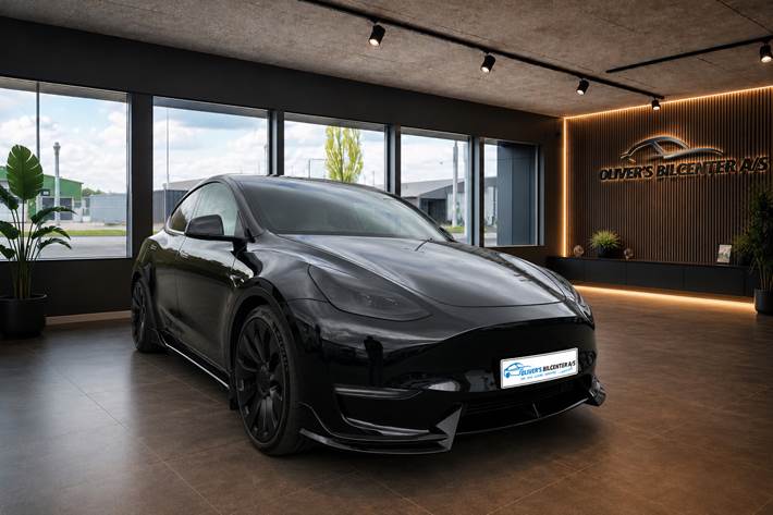 Hvid Tesla Model Y fra 2023