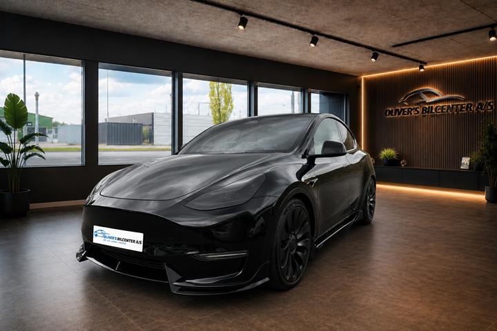 Hvid Tesla Model Y fra 2023