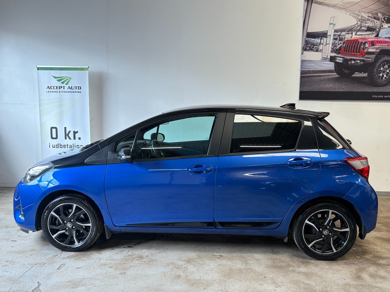 Sort Toyota Yaris fra 2018