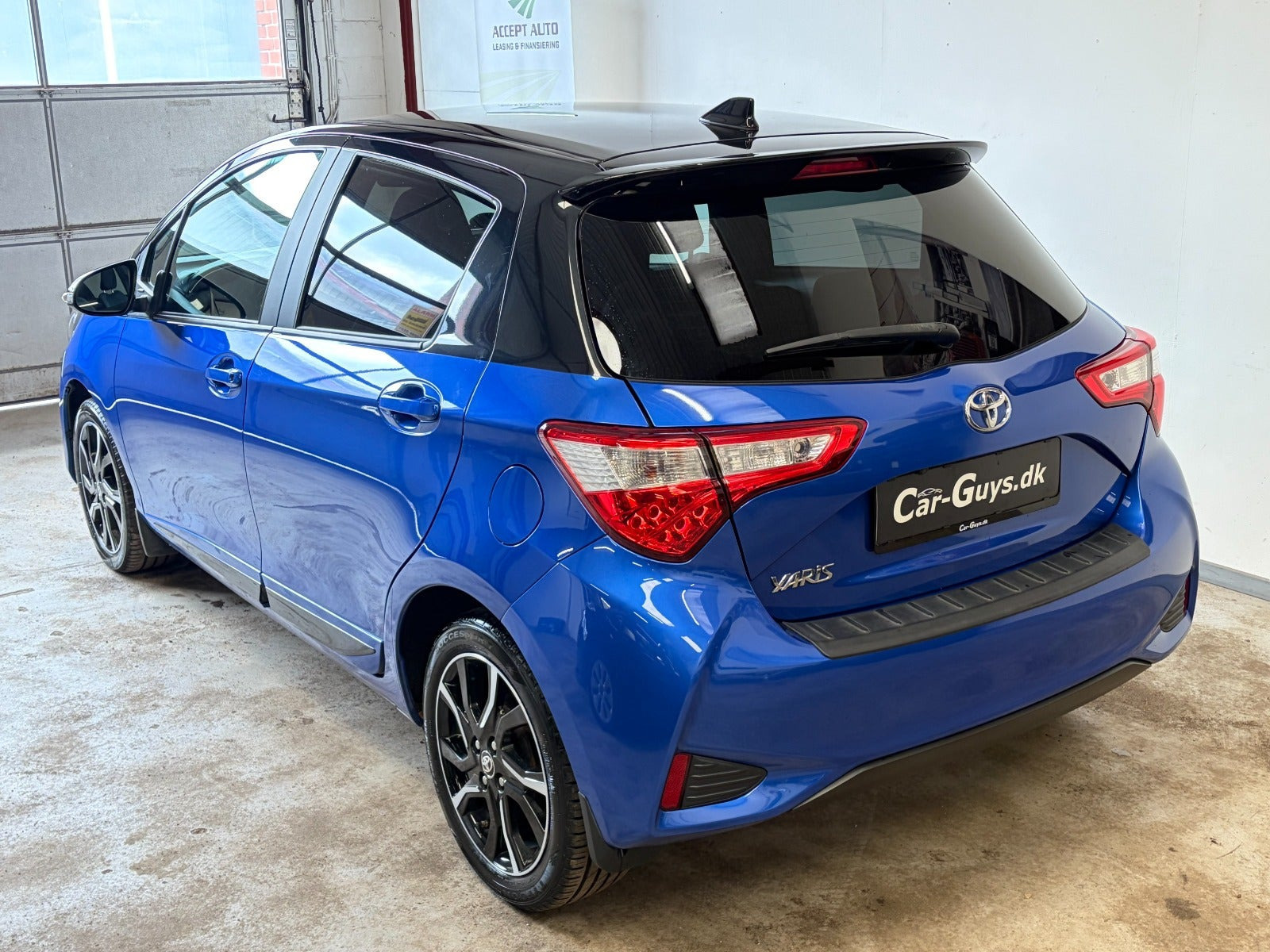 Sort Toyota Yaris fra 2018
