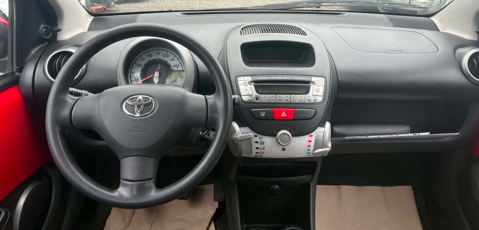 Rød Toyota Aygo fra 2012