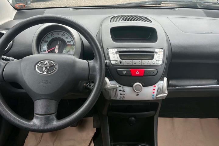 Rød Toyota Aygo fra 2012