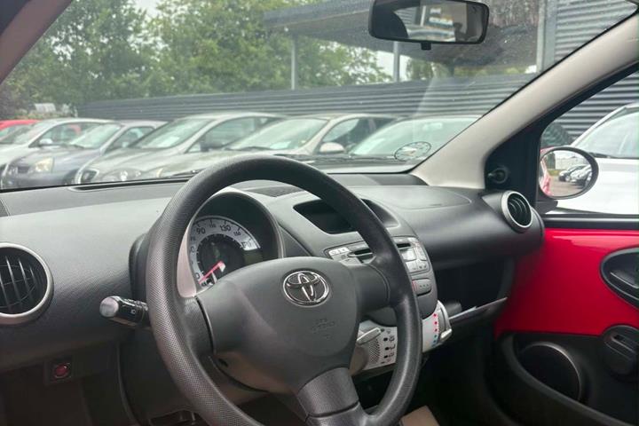 Rød Toyota Aygo fra 2012