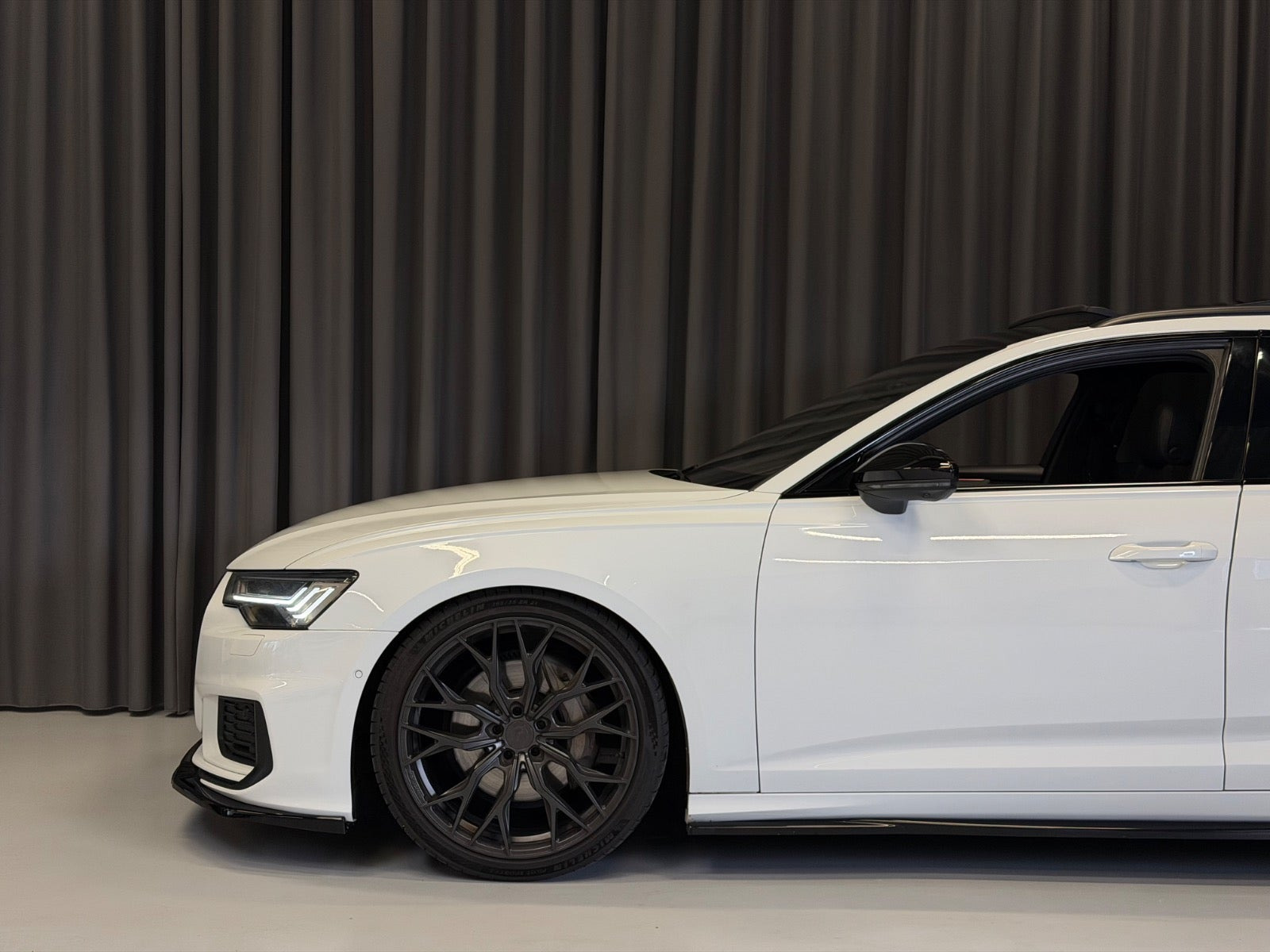 Hvid Audi A6 fra 2018