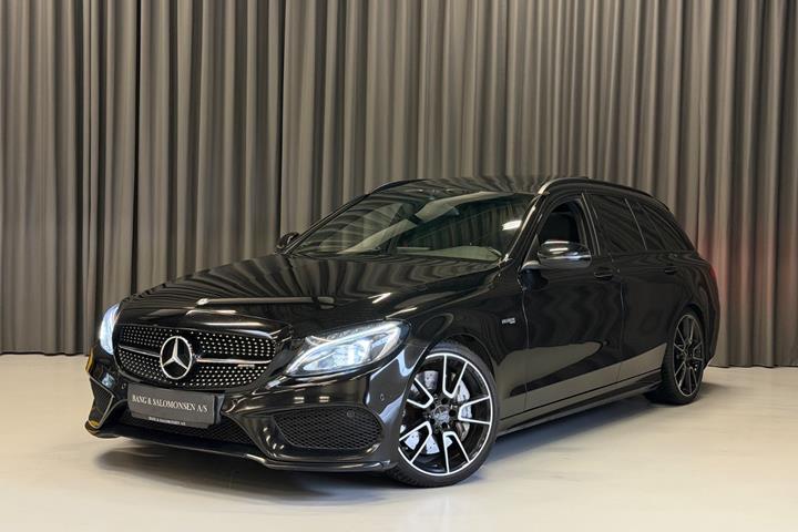 Sort Mercedes C43 fra 2016 set udefra