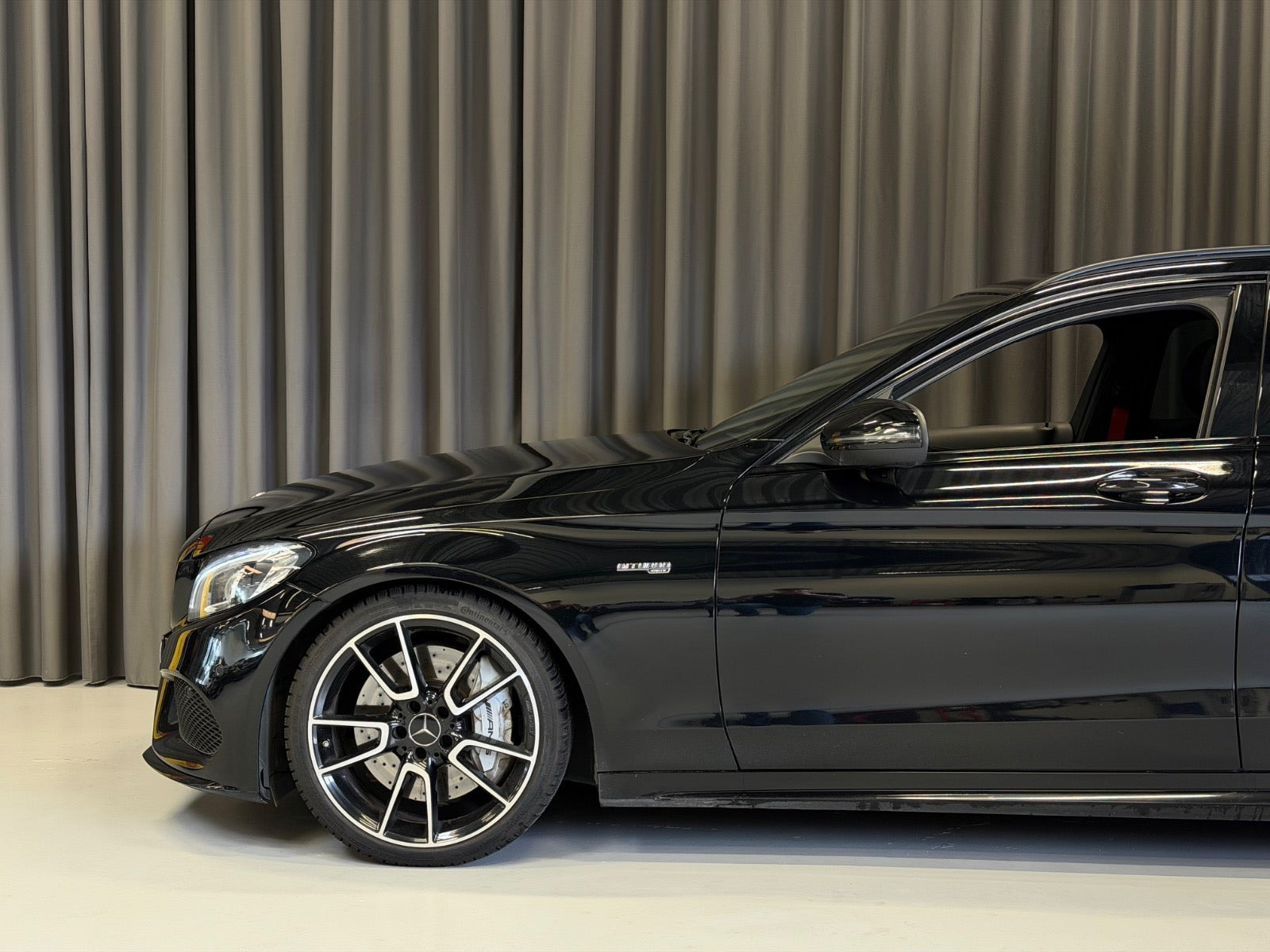 Sort Mercedes C43 fra 2016
