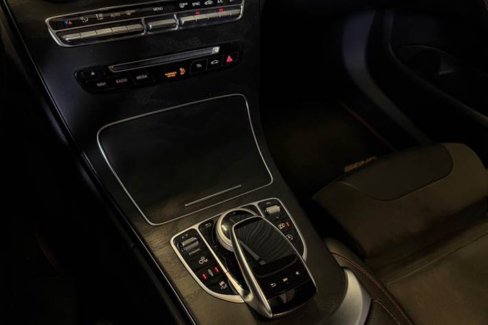 Sort Mercedes C43 fra 2016