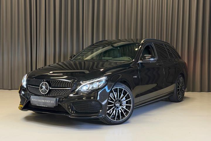 Sort Mercedes C43 fra 2017 set udefra