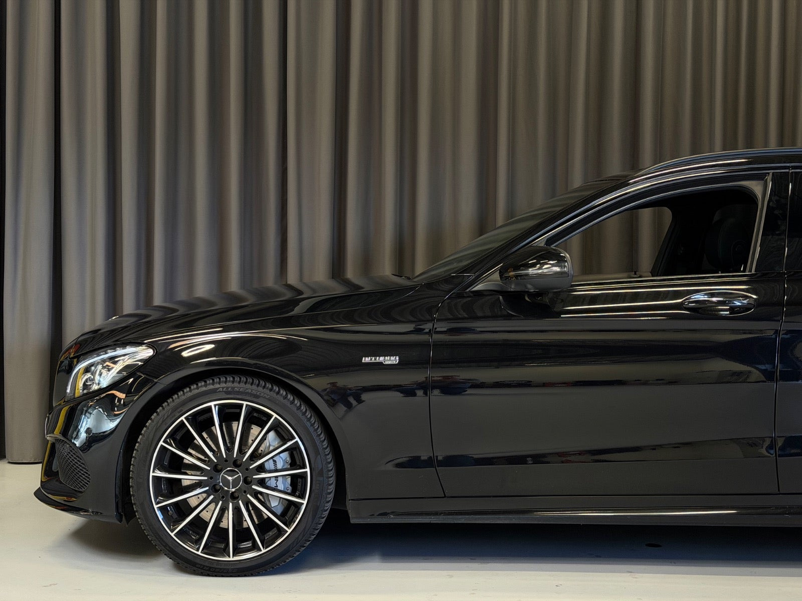 Sort Mercedes C43 fra 2017