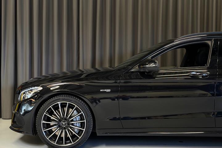 Sort Mercedes C43 fra 2017