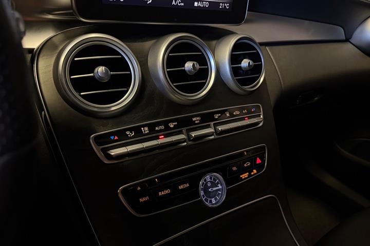Sort Mercedes C43 fra 2017
