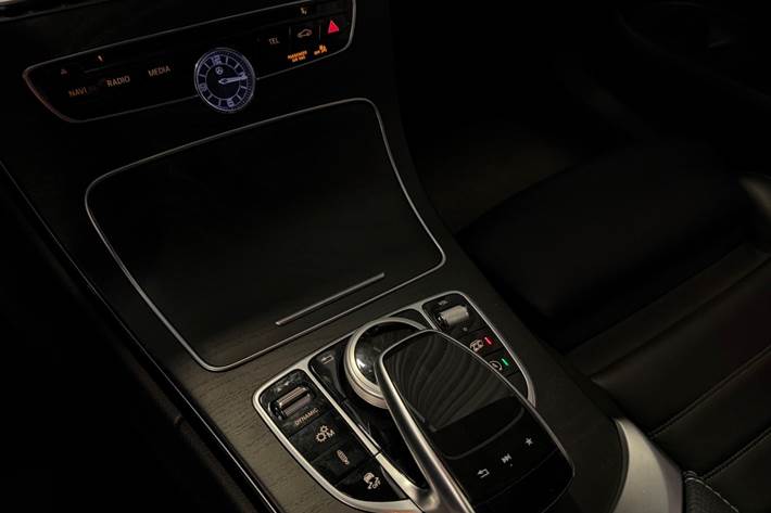 Sort Mercedes C43 fra 2017