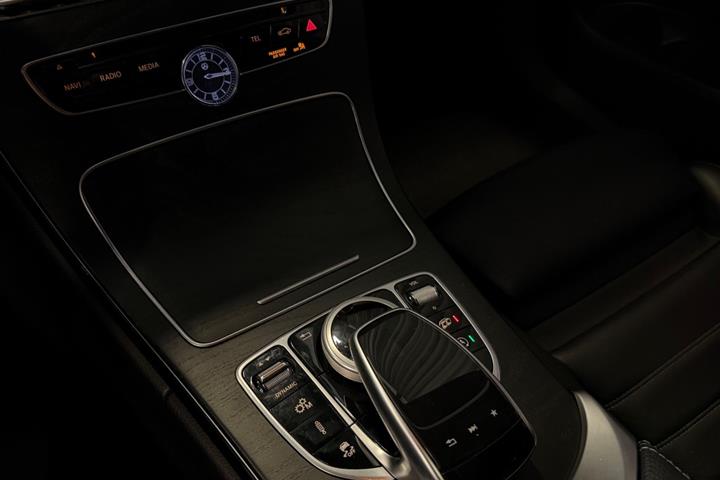 Sort Mercedes C43 fra 2017
