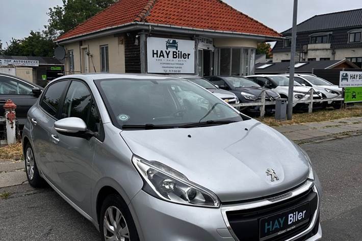 Sølv Peugeot 208 fra 2016