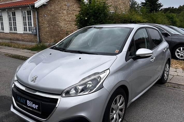Sølv Peugeot 208 fra 2016