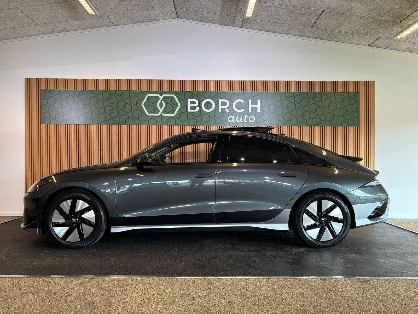 Grå Hyundai Ioniq 6 fra 2023