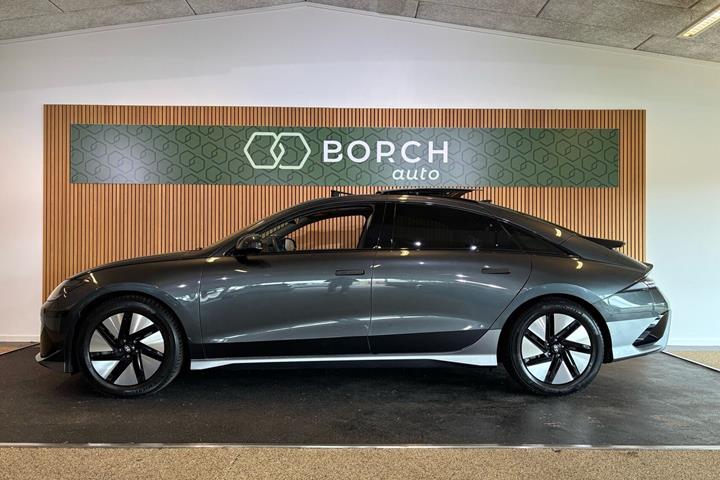Grå Hyundai Ioniq 6 fra 2023
