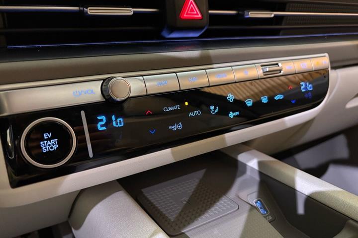Grå Hyundai Ioniq 6 fra 2023